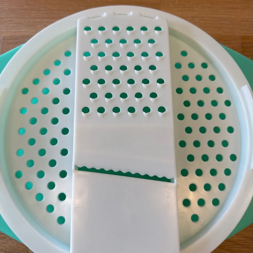 Vintage Tupperware #786 #787 Jadeite Green Grater Bowl Set 1970s Retro Kitchen - Picture 4 of 9